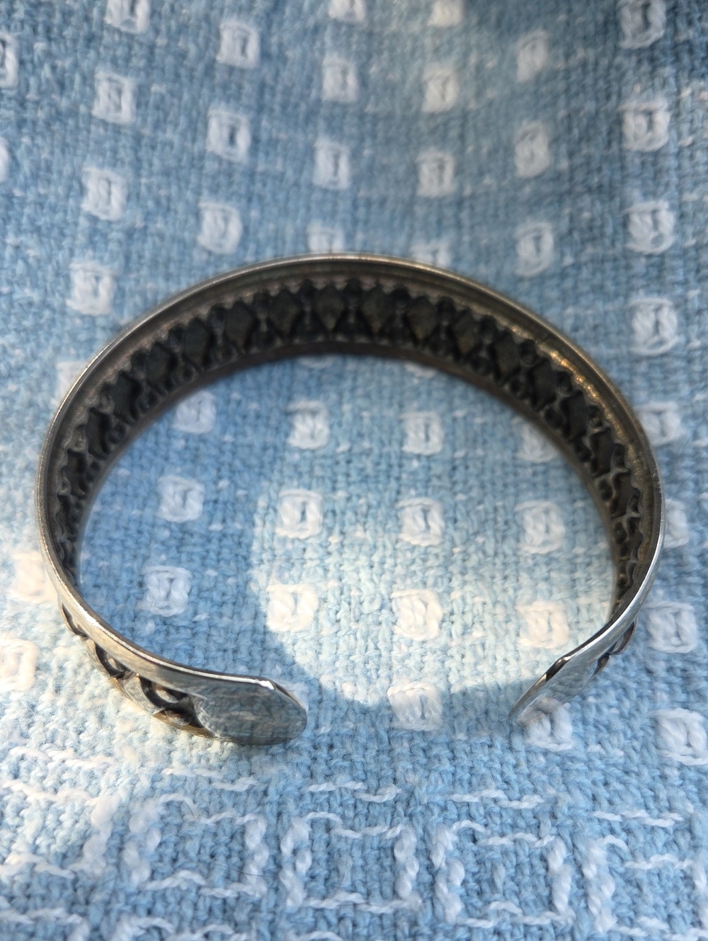 Vintage Sterling Silver Navajo Diamond & Dots Design Open Cuff Bracelet. - Picture 4 of 9